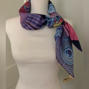 Authentic Hermes Silk Parures de Samourais Scarf 90 Marine Rose Bleu Glacier